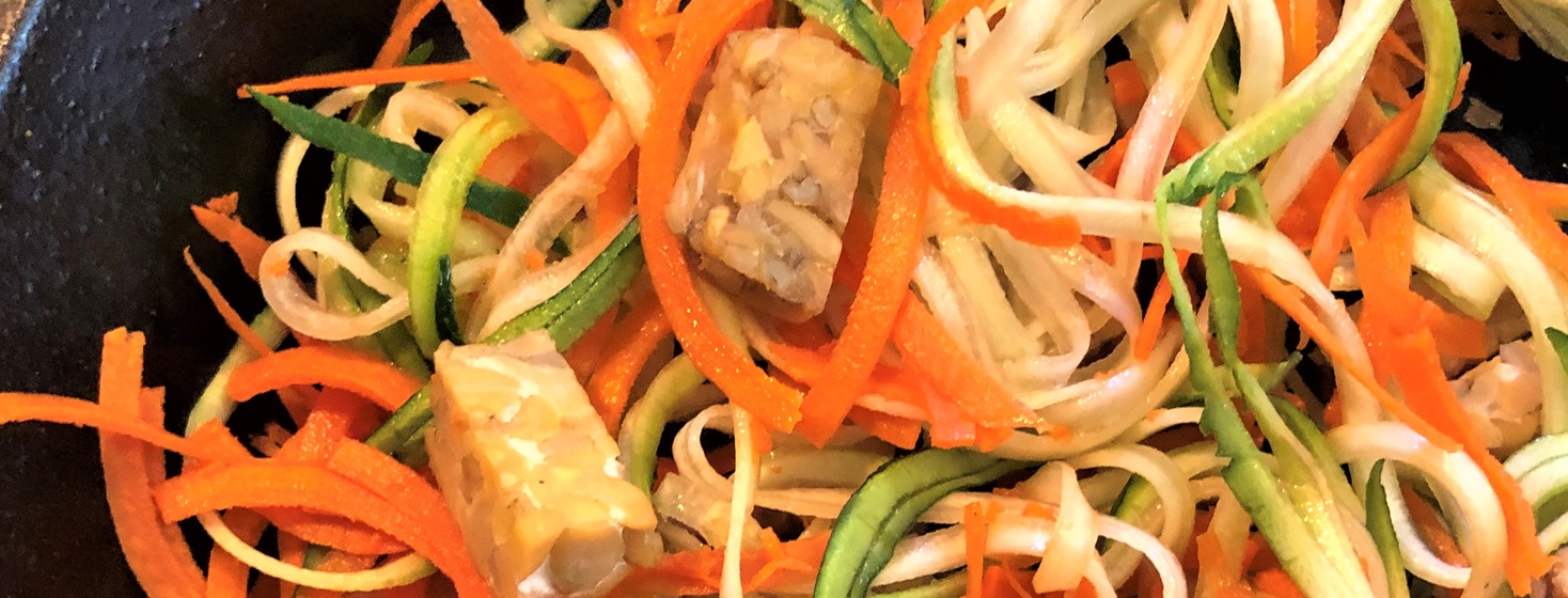 Zoodles with Peanut Sauce and Tempeh image